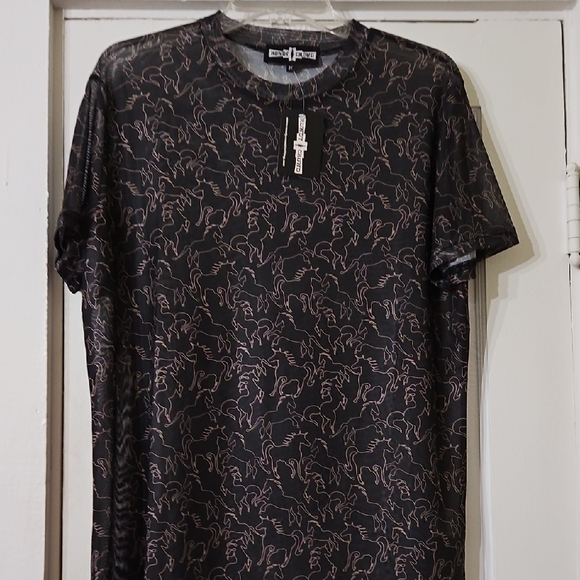 Stylish Black Sheer Graphic Tee - Picture 3 of 4